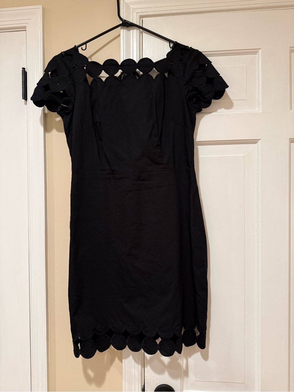 Vince Camuto Black Short Sleeve Circle-Trim Sheath Dress